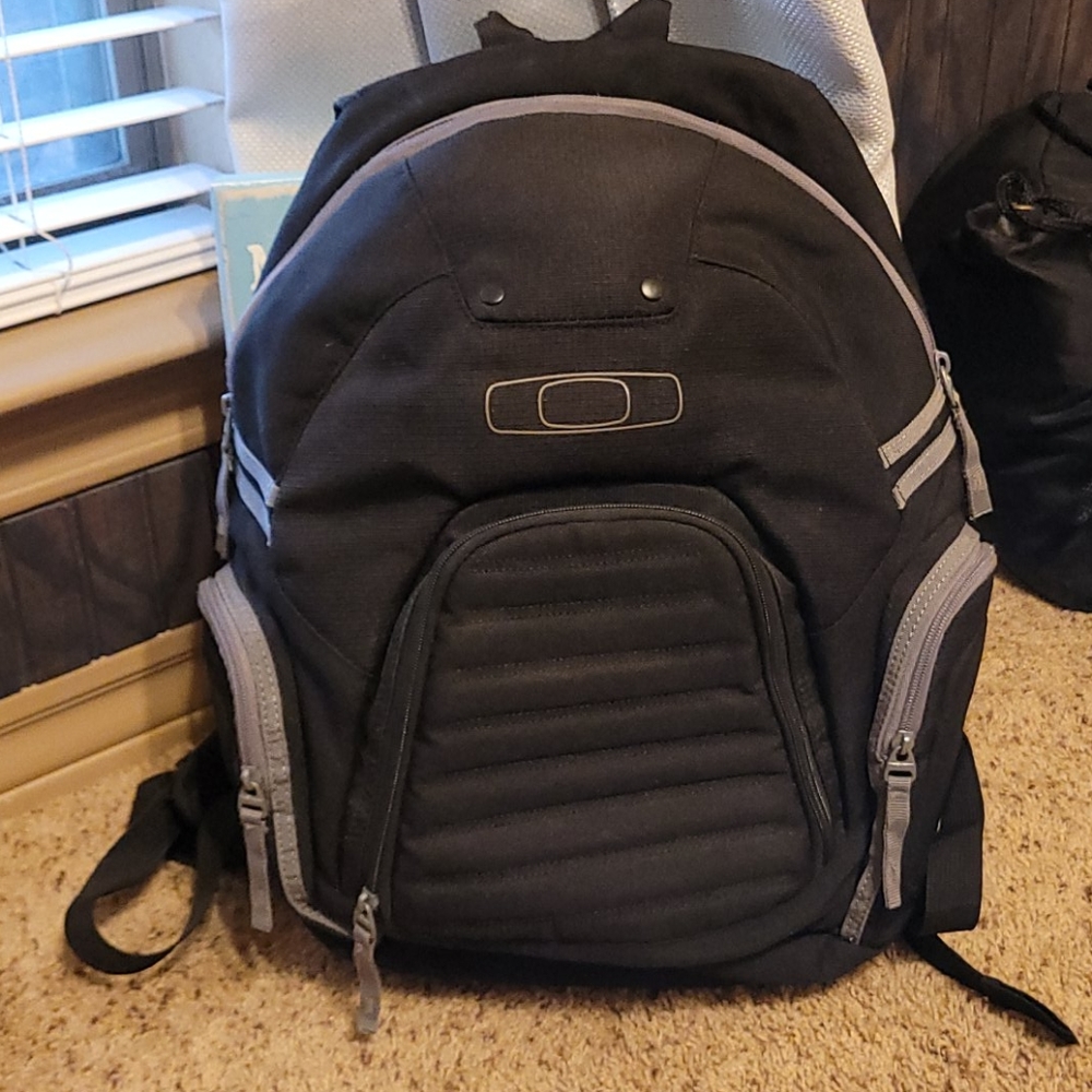 Oakley backpack 🎒
